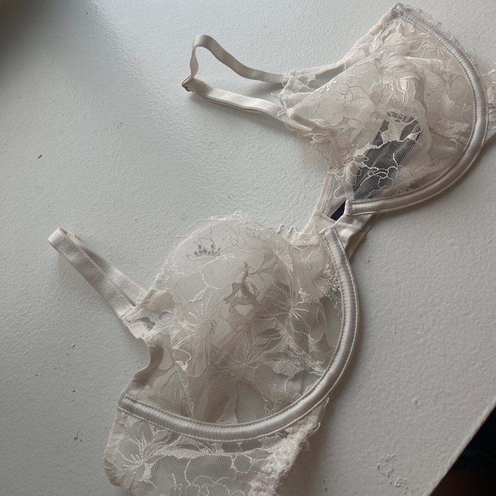 Victoria’s secret white lace bra / bralette 36D